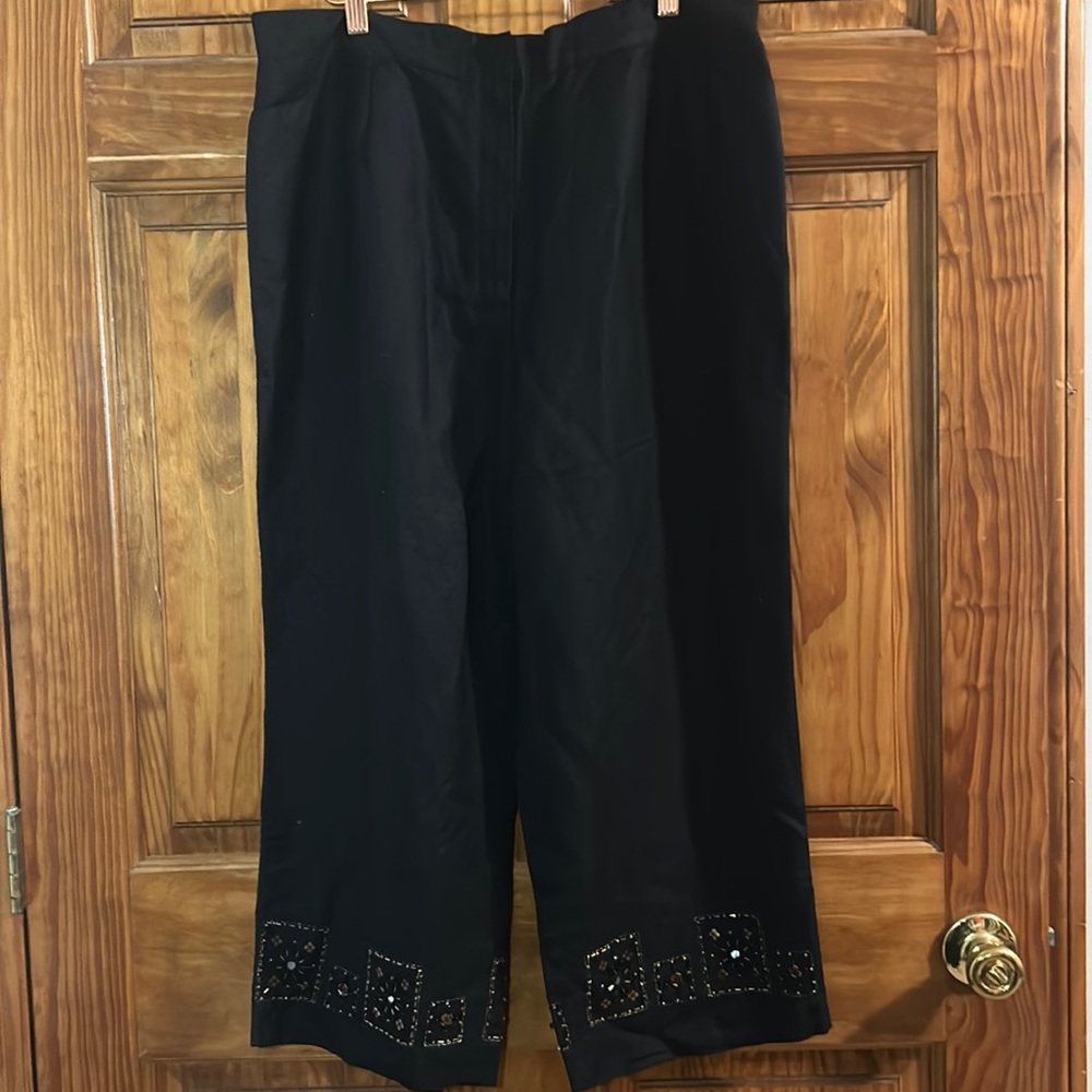 Larry Levine Linen Beaded Cropped Pants